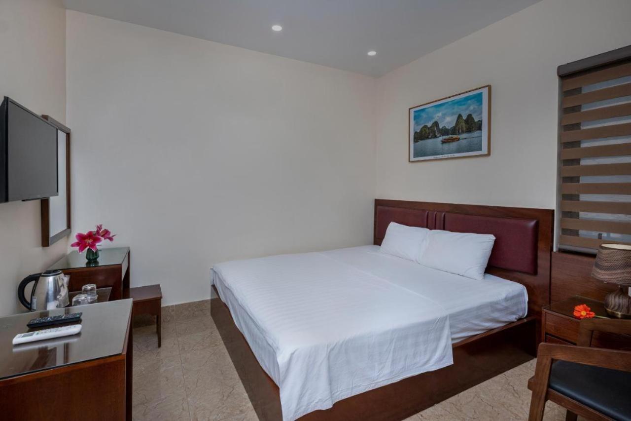 Aroma Cat Ba Sea View Hotel Chan Chau Екстер'єр фото