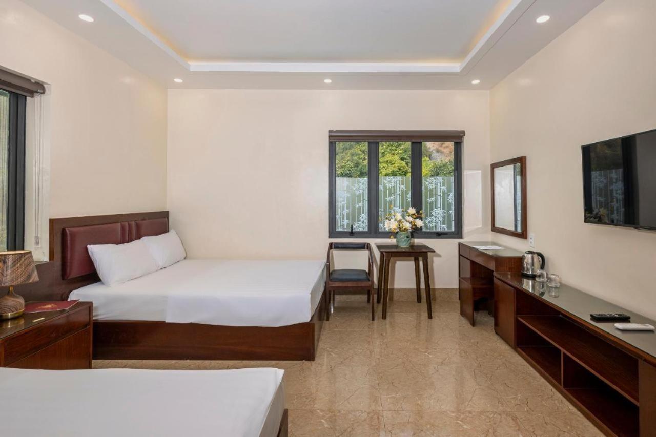 Aroma Cat Ba Sea View Hotel Chan Chau Екстер'єр фото